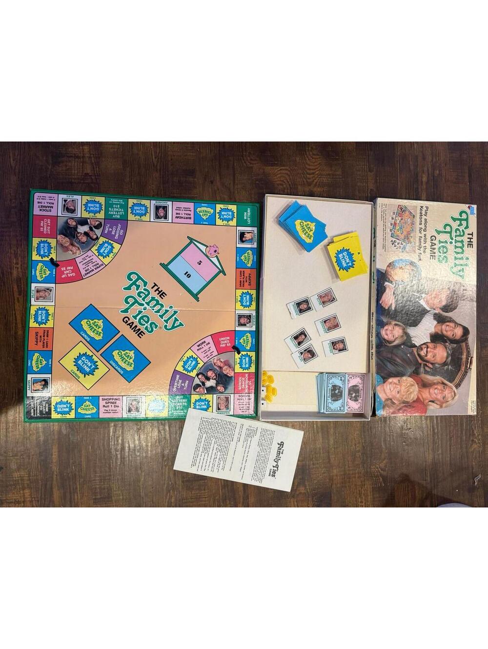COMPLETE - 1986 THE FAMILY TIES GAME Board Game Apple Street Alex Mallory Keaton